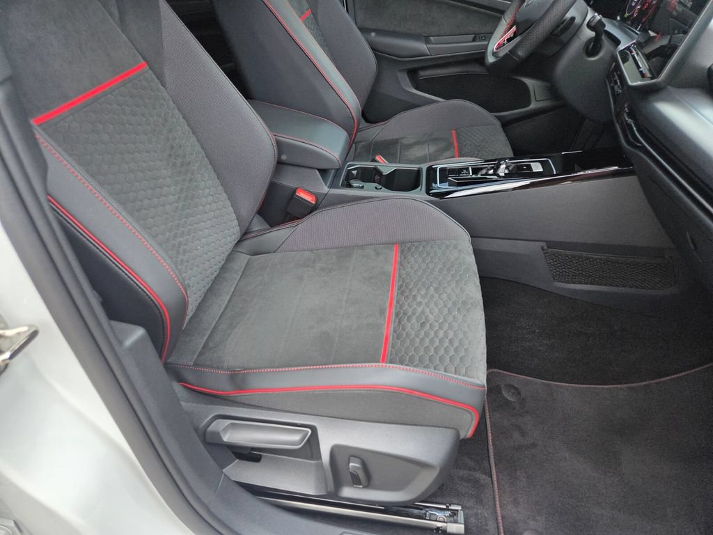 Used 2026 Volkswagen GTI SE FWD image 27