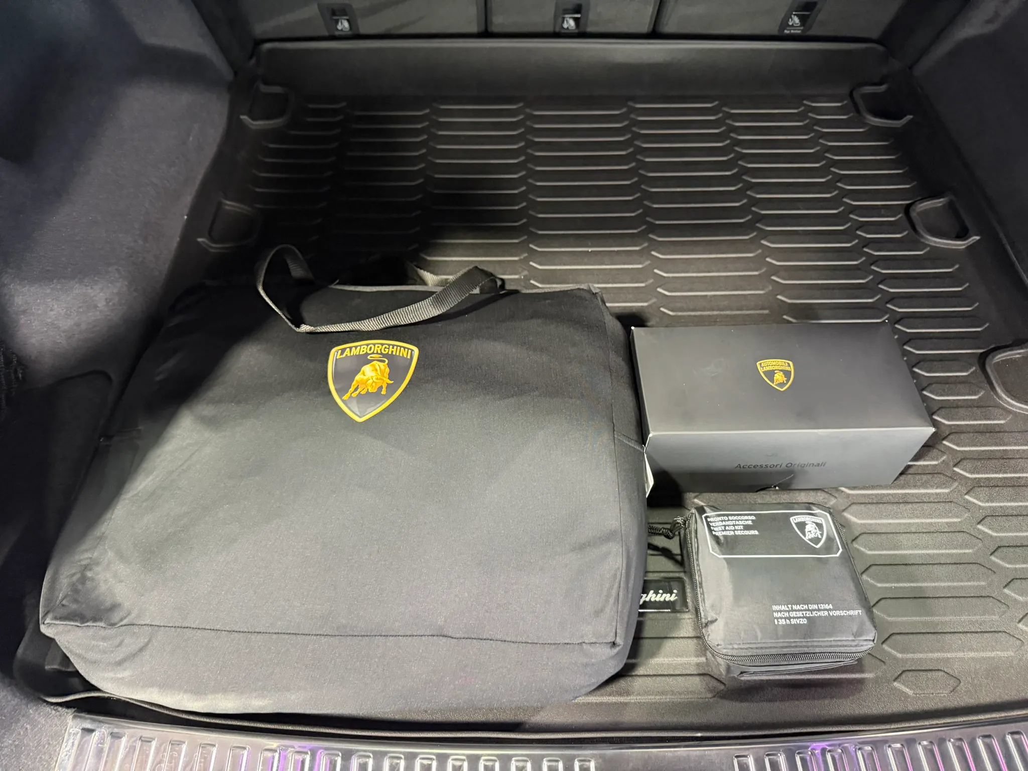 Used 2024 Lamborghini Urus Performante AWD/4WD image 48