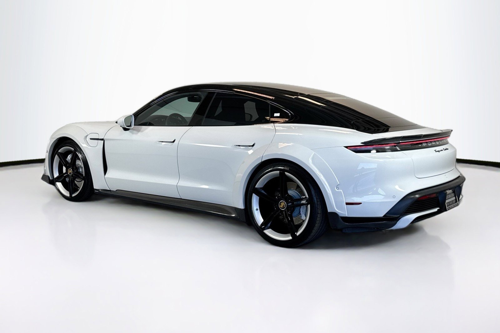 Used 2022 Porsche Taycan Turbo S image 7