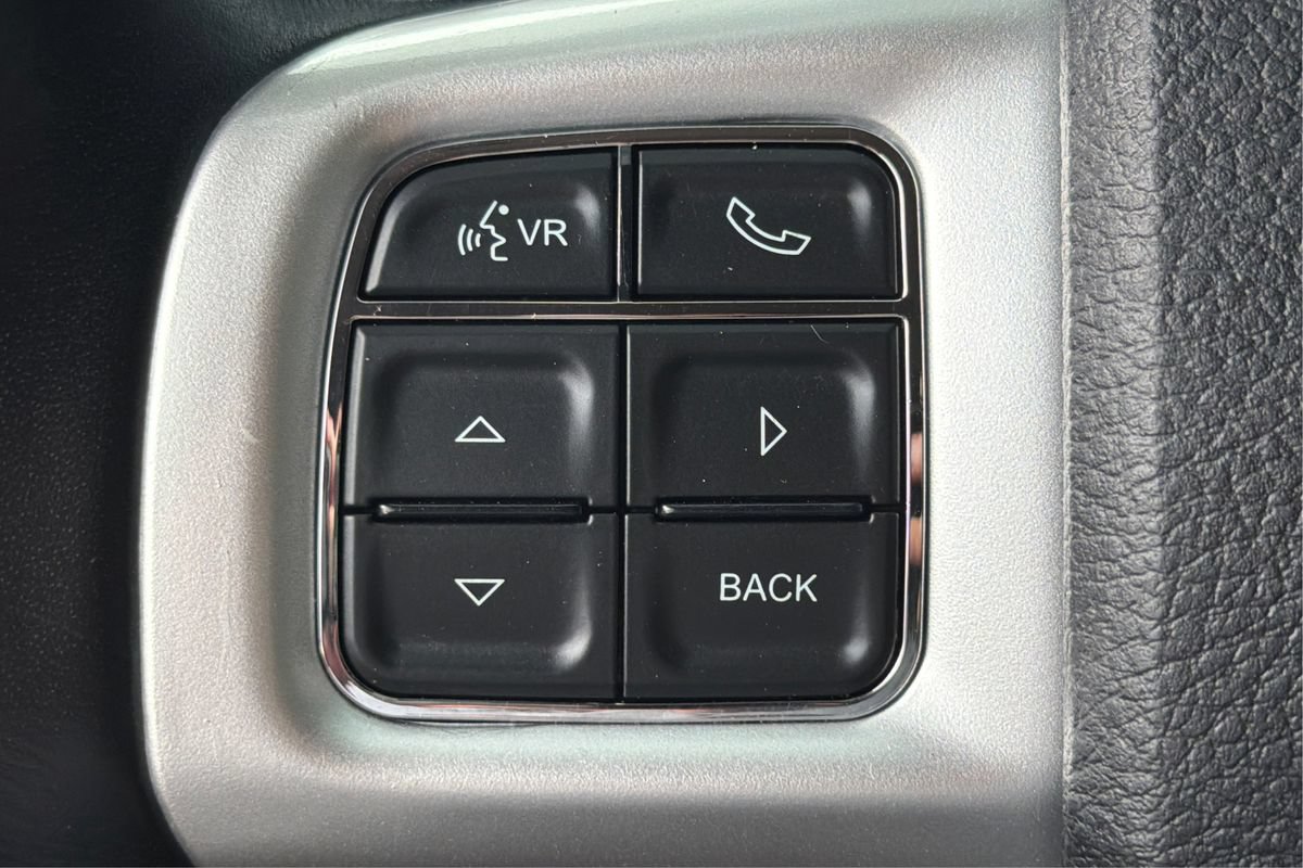 Used 2020 Dodge Journey SE w/ SE Popular Equipment Group FWD image 30