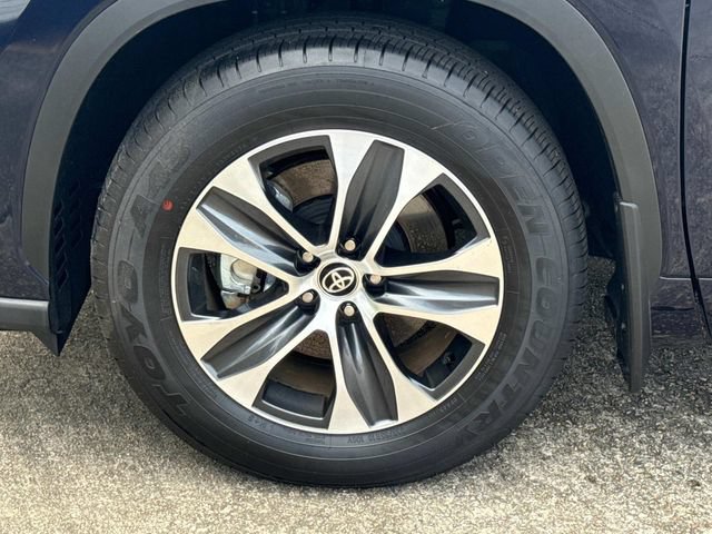 Used 2026 Toyota Highlander XLE AWD/4WD image 5