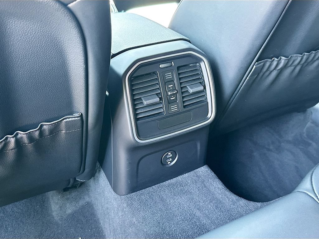 Certified 2025 Porsche Macan S AWD/4WD image 27