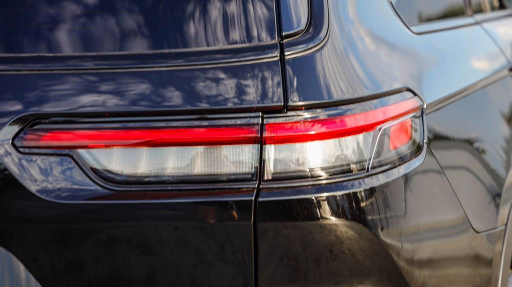 New 2025 Jeep Grand Cherokee L Altitude image 10