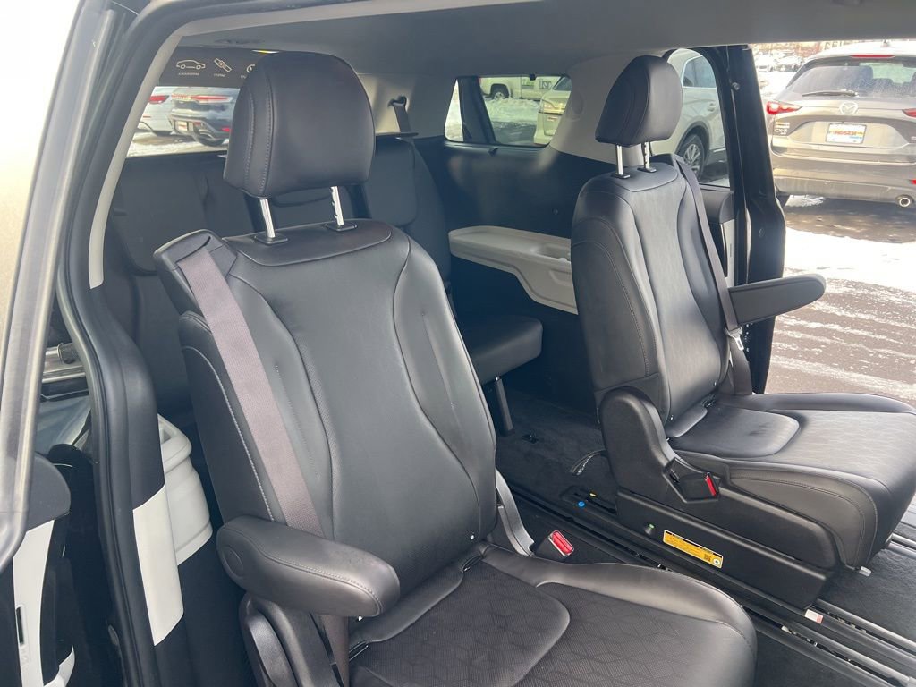 Certified 2023 Kia Carnival EX image 14