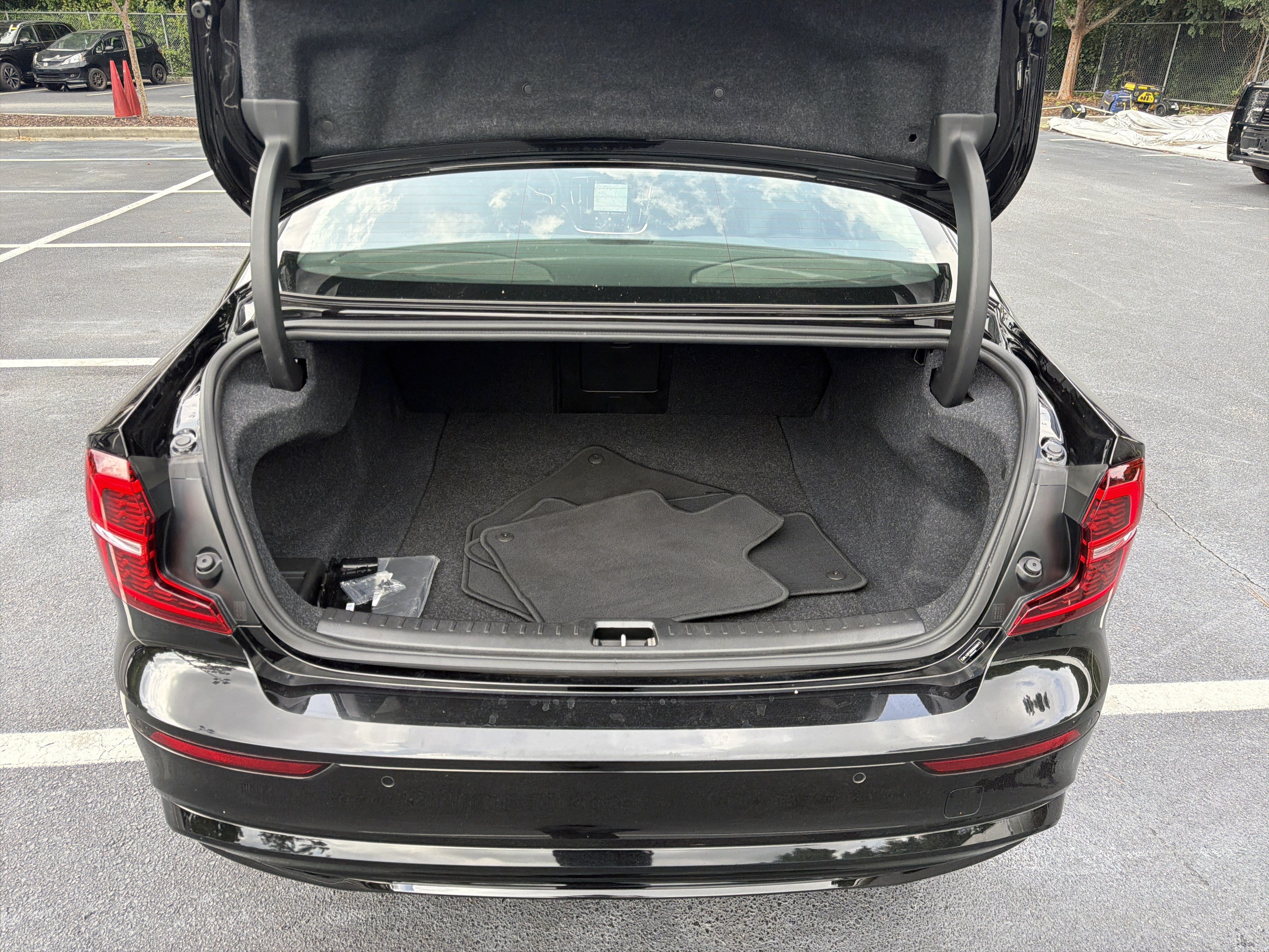 Certified 2025 Volvo S60 B5 Plus FWD image 34