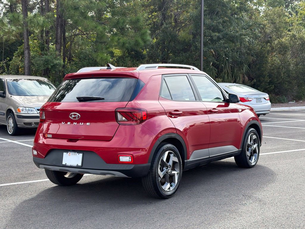 Used 2022 Hyundai Venue Limited FWD image 5