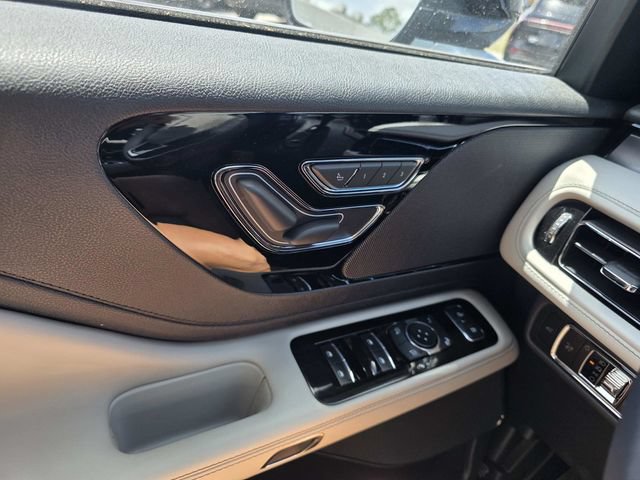 New 2026 Lincoln Aviator 2WD image 14