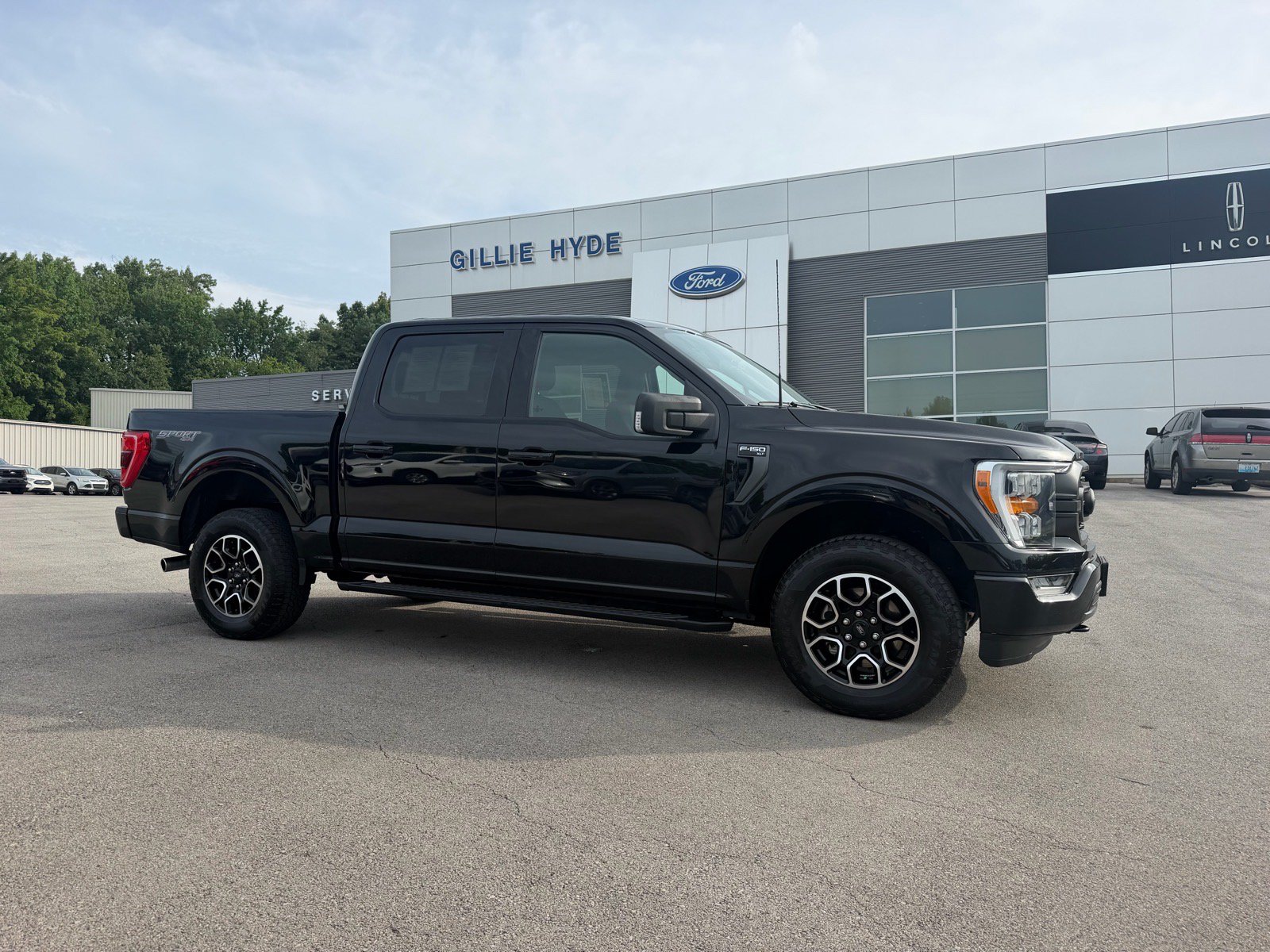 Used 2022 Ford F150 XLT w/ Equipment Group 302A High AWD/4WD image 2