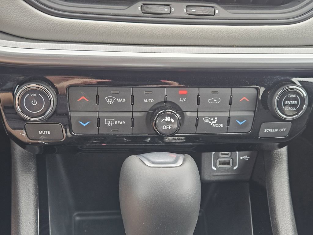 Used 2025 Jeep Compass Limited w/ Elite Group image 15