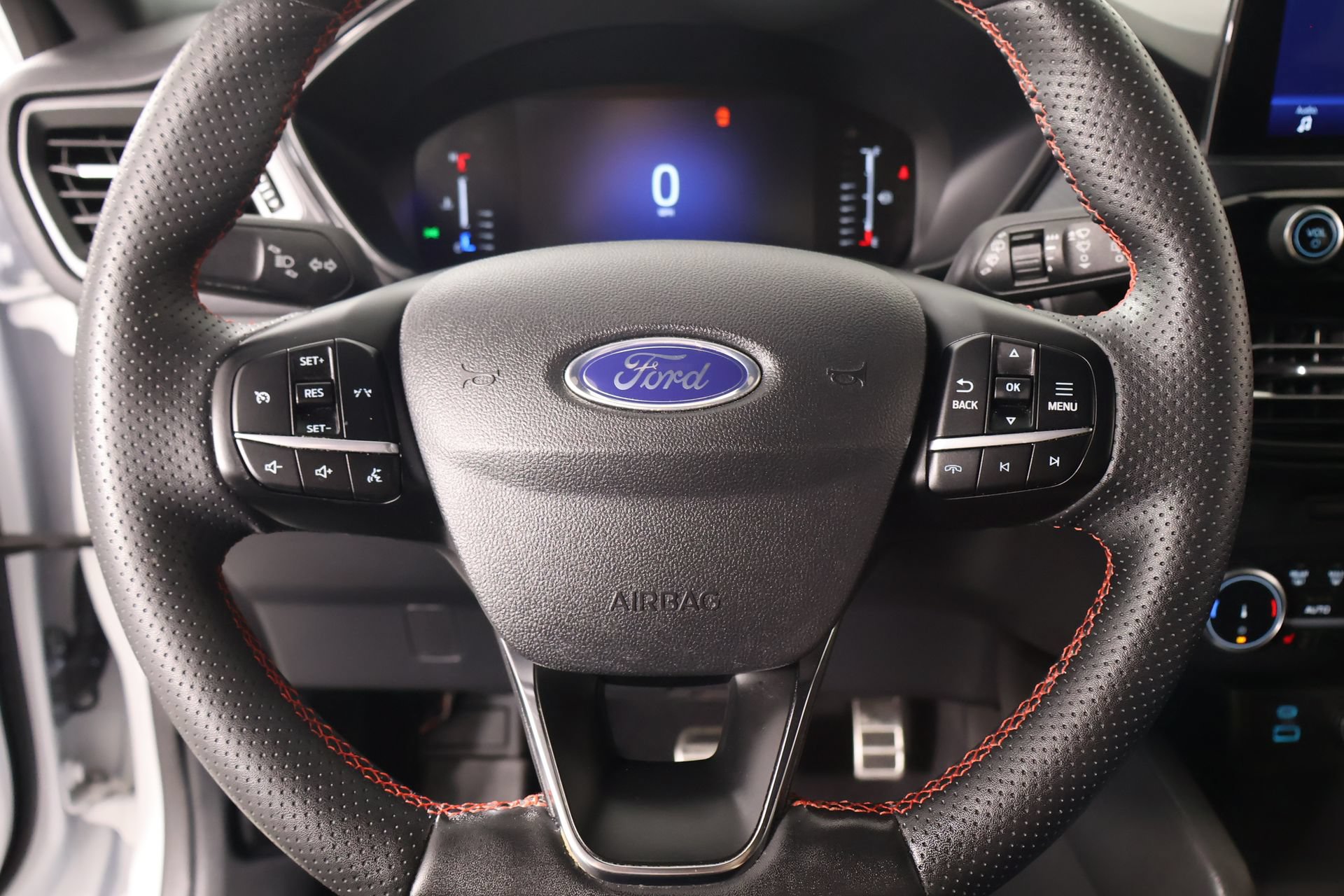 Used 2023 Ford Escape ST-Line Select AWD/4WD image 3