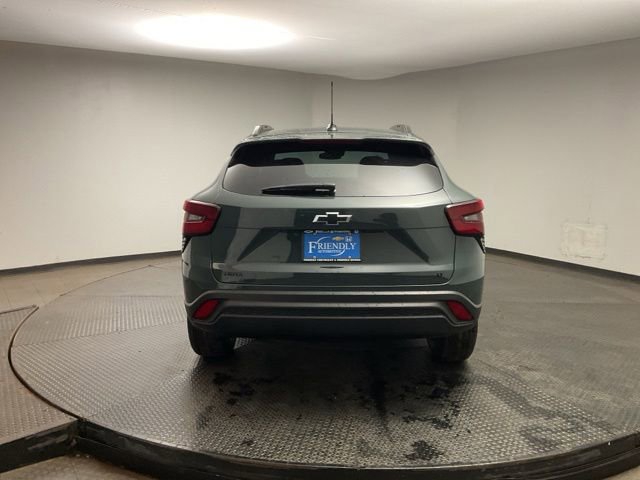 New 2026 Chevrolet Trax LT w/ Midnight Edition FWD image 6