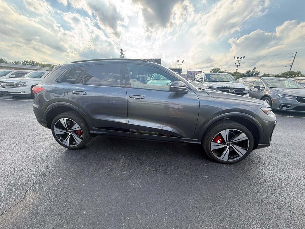 Used 2025 Audi SQ5 Premium Plus AWD/4WD image 2