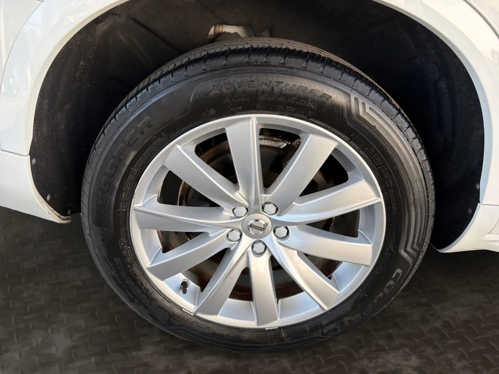 Used 2018 Volvo XC90 T6 Momentum w/ Momentum Plus Package AWD/4WD image 43