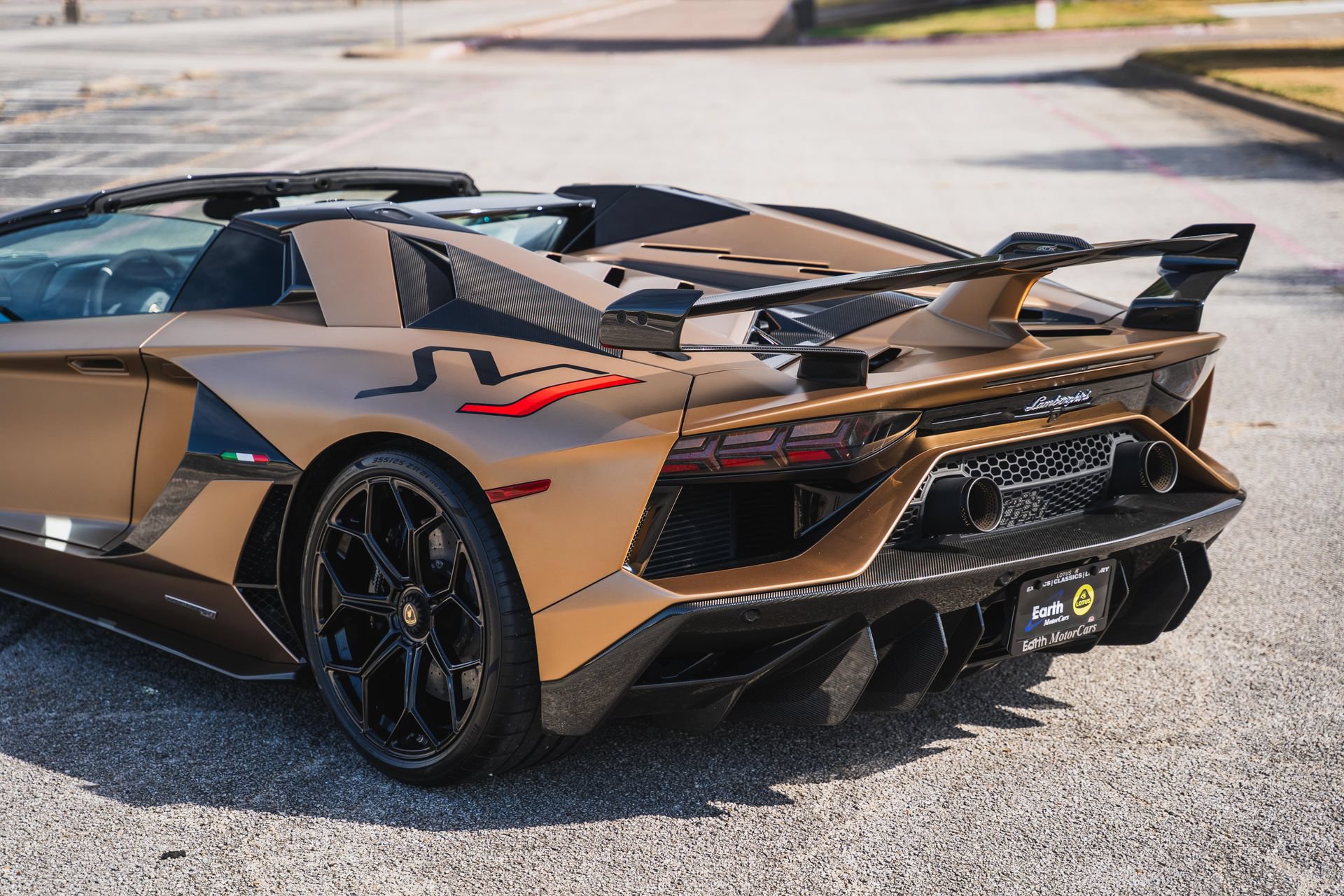 Used 2021 Lamborghini Aventador SVJ AWD/4WD image 19