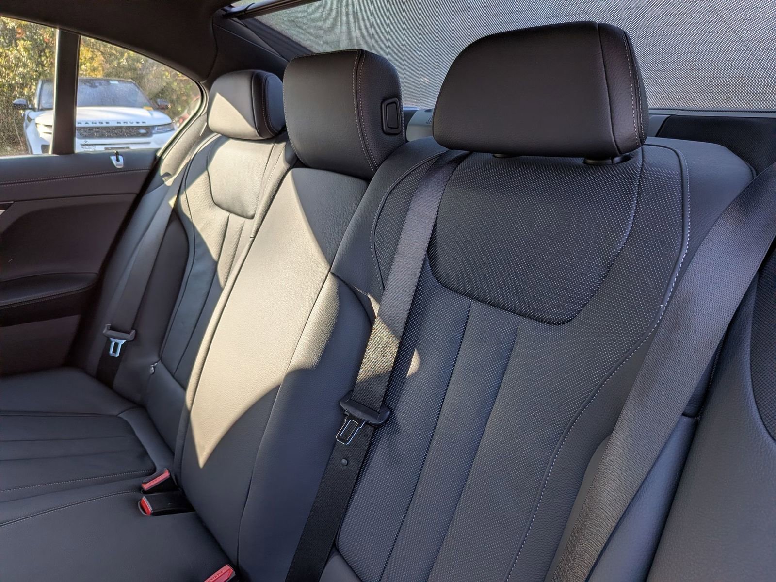 Used 2022 BMW 740i xDrive w/ M Sport Package AWD/4WD image 31