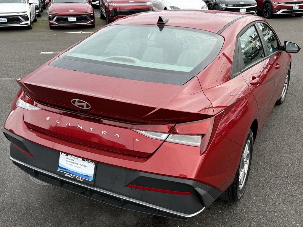 Certified 2025 Hyundai Elantra SE image 5