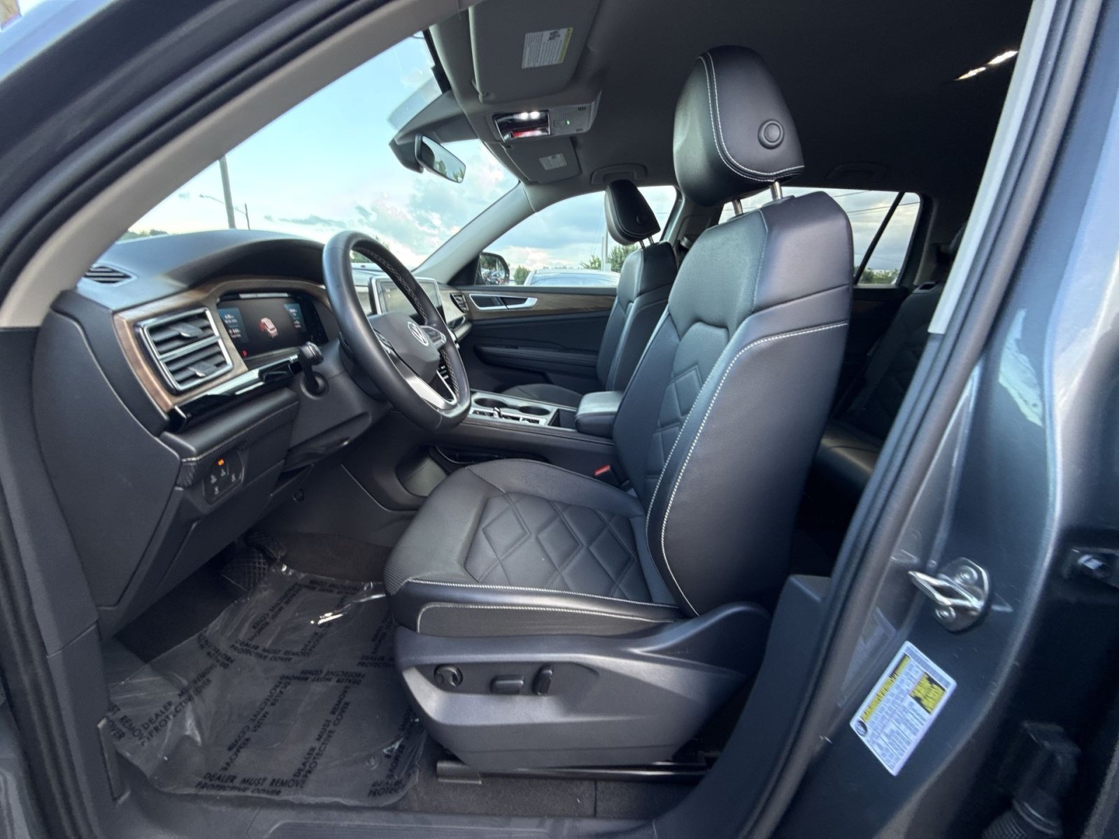 Used 2024 Volkswagen Atlas SE AWD/4WD image 13