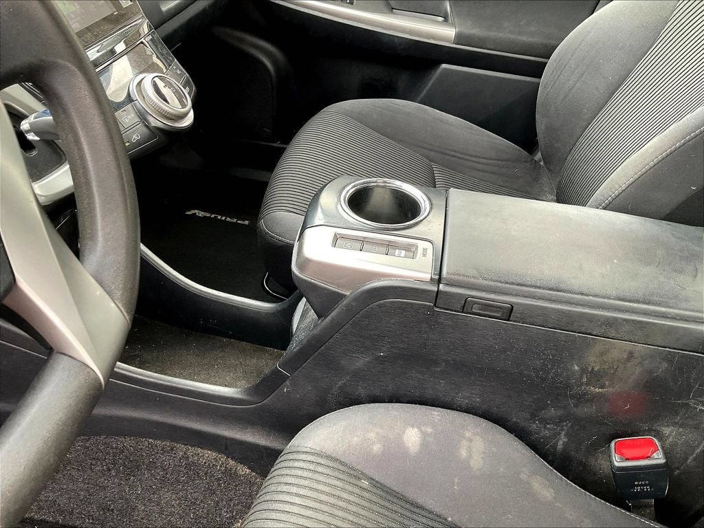 Used 2016 Toyota Prius V Two FWD image 18