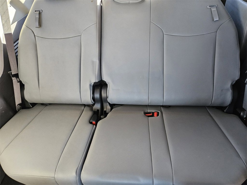 Used 2023 Toyota Sienna XLE image 6
