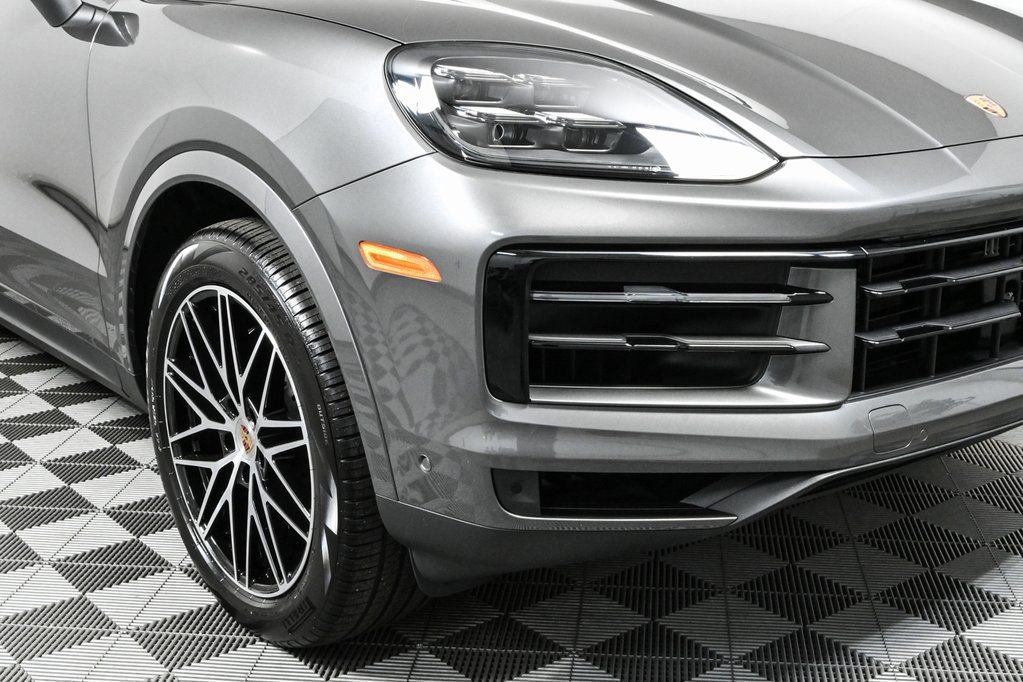 Certified 2025 Porsche Cayenne Coupe image 33