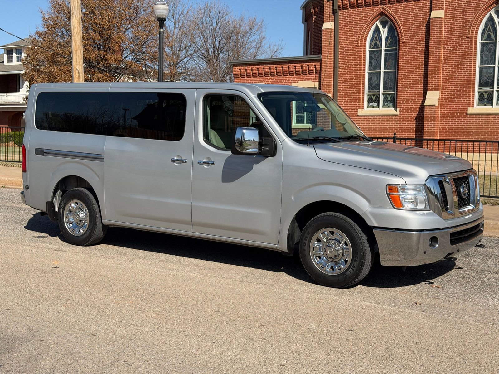 Used 2017 Nissan NV 3500 SL image 2