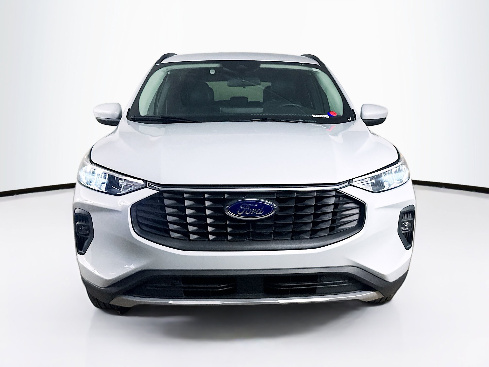 Used 2025 Ford Escape SE w/ Class II Trailer Tow Package FWD image 3