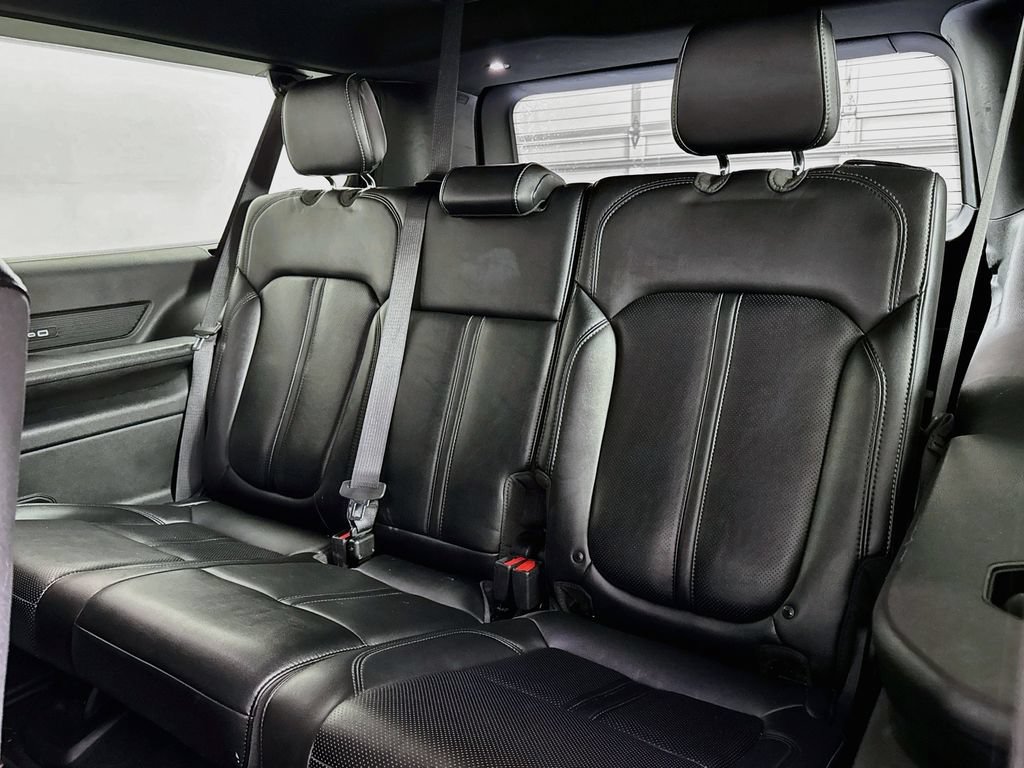 Used 2024 Jeep Wagoneer L Series II RWD image 12