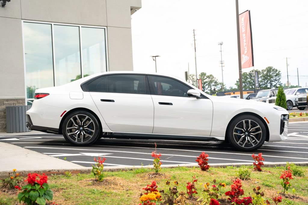 Used 2023 BMW 760i xDrive AWD/4WD image 11