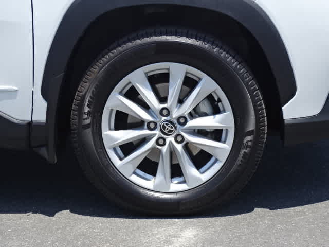 Certified 2022 Toyota Corolla Cross LE w/ Black Badges Package (TMS) AWD/4WD image 8