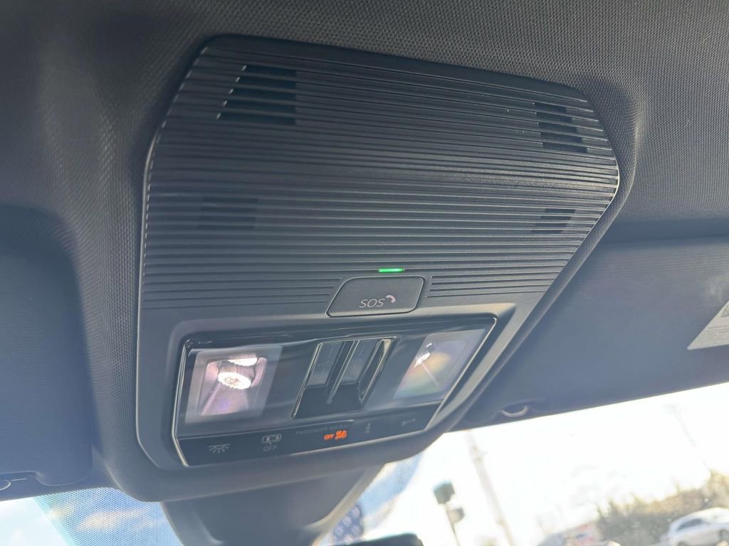 Used 2024 Volkswagen Atlas Cross Sport SEL R-Line image 30