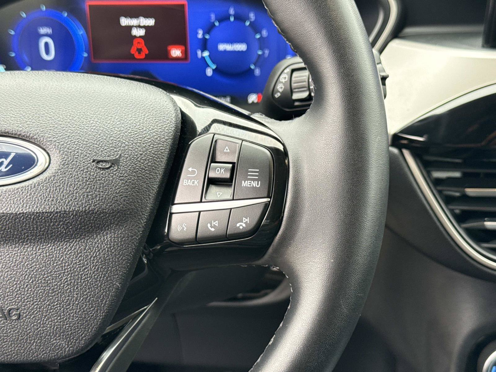 Used 2022 Ford Escape SEL w/ Technology Package AWD/4WD image 10