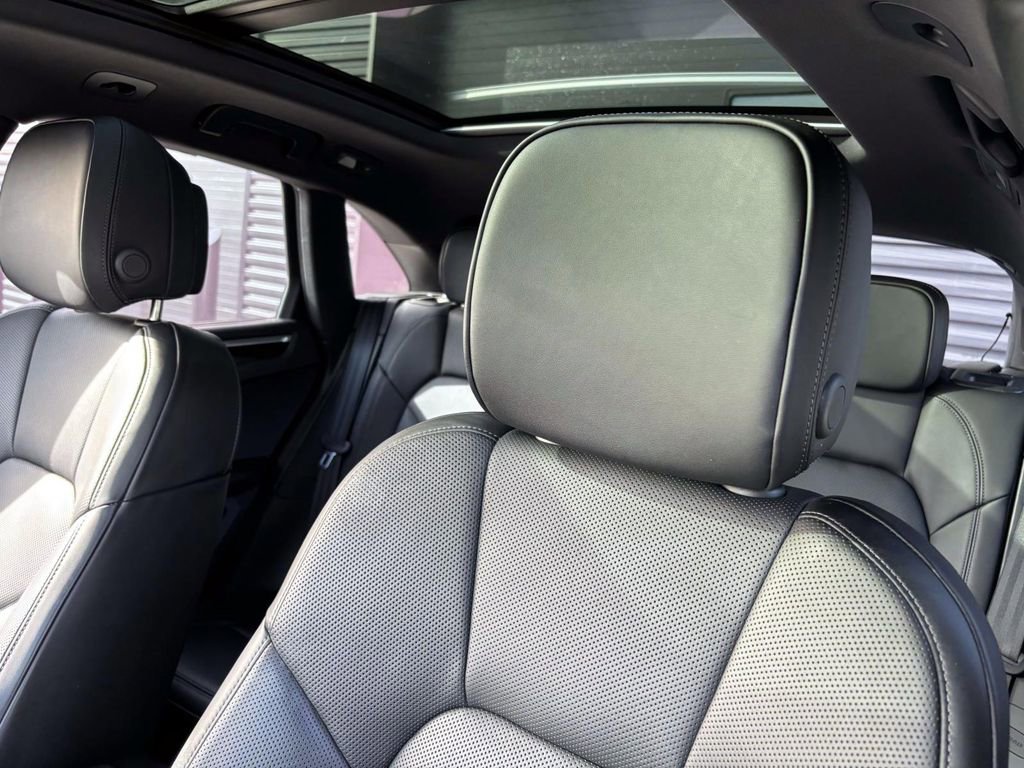 Certified 2024 Porsche Macan image 21