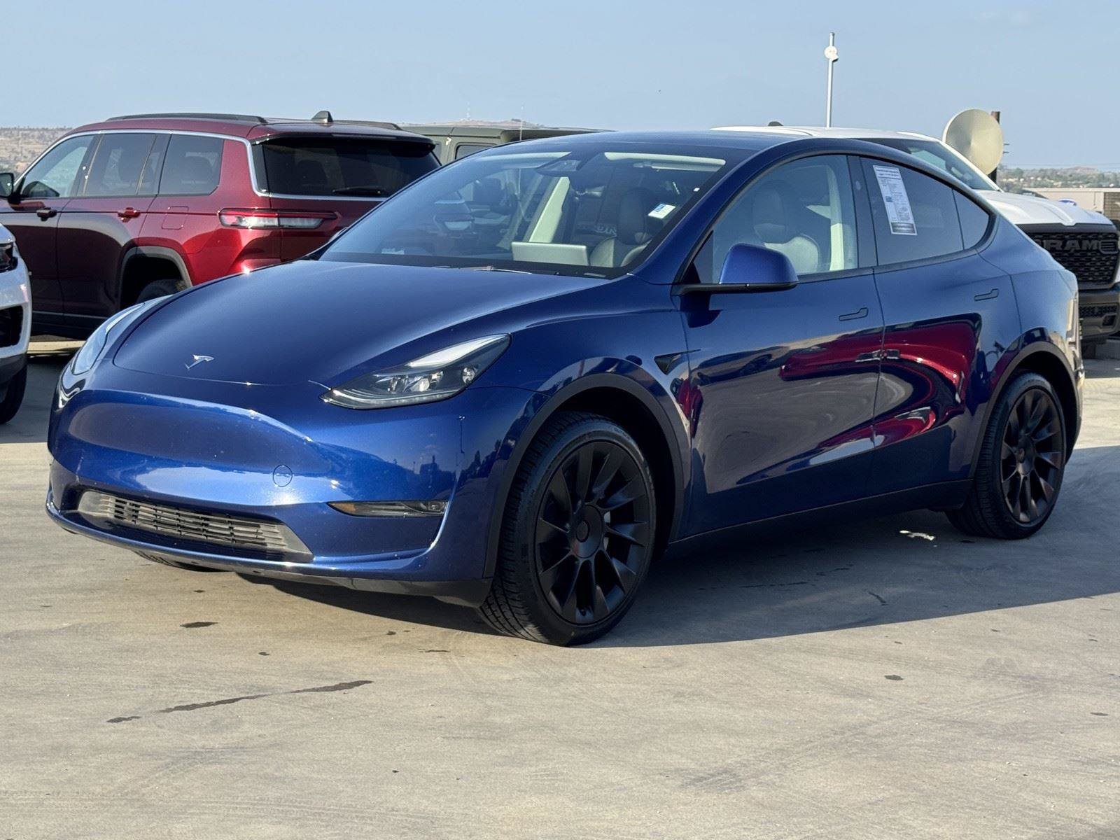 Used 2024 Tesla Model Y Long Range RWD image 3