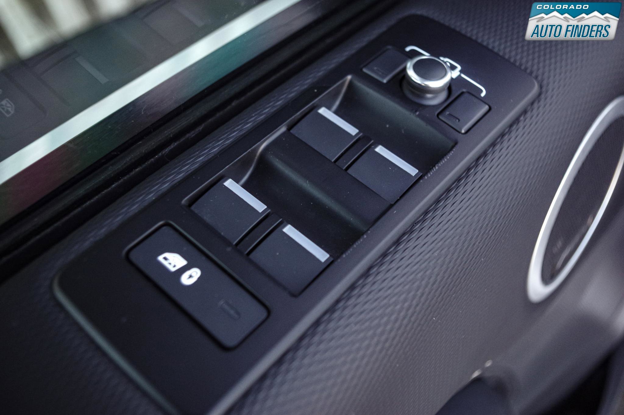 Used 2021 Land Rover Discovery S R-Dynamic image 11