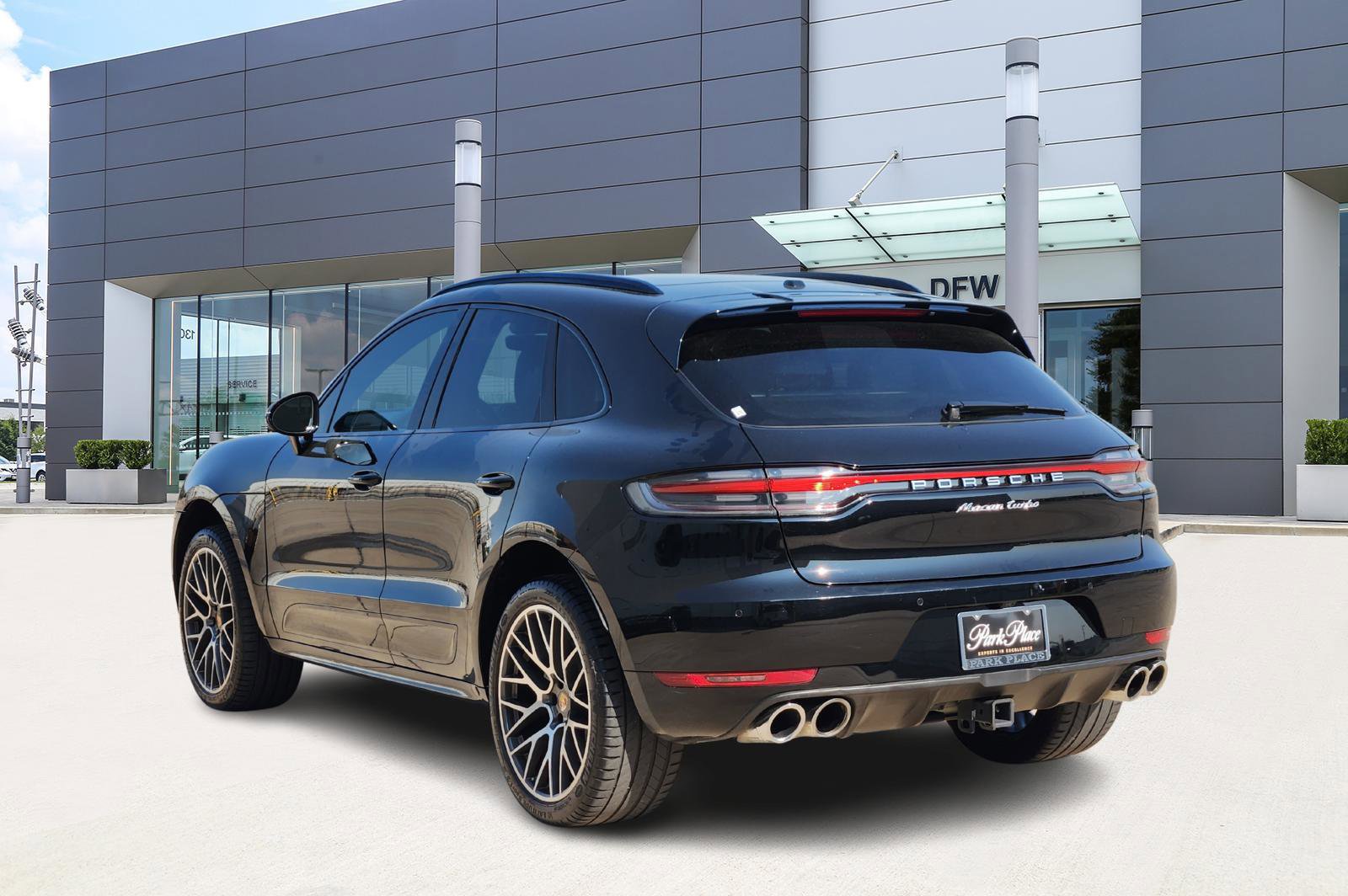 Used 2020 Porsche Macan Turbo image 4