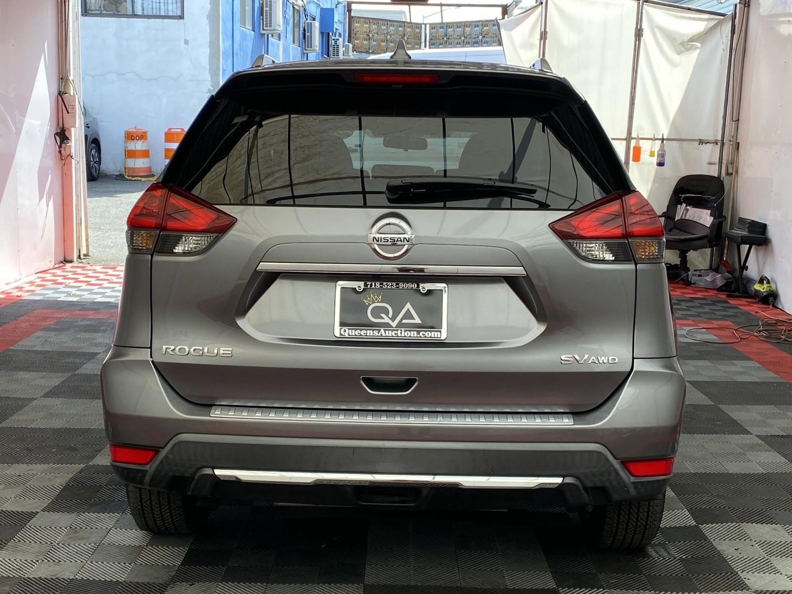 Used 2018 Nissan Rogue SV w/ Premium Package image 5