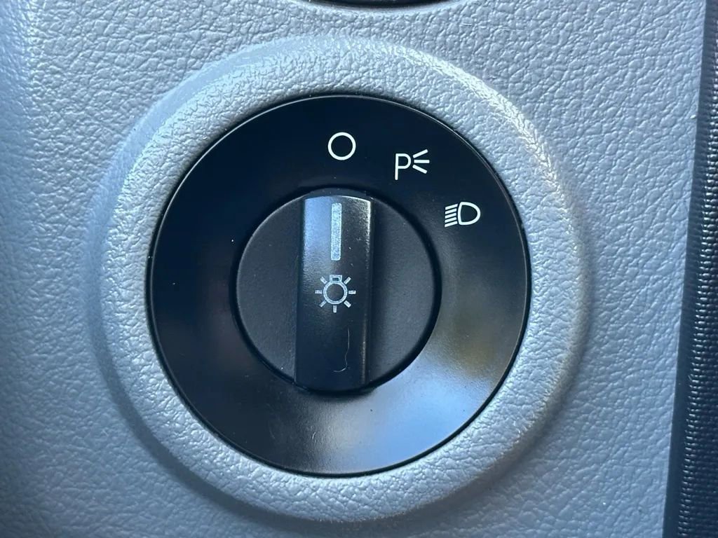 Used 2016 Ford E-350 and Econoline 350 Super Duty image 28