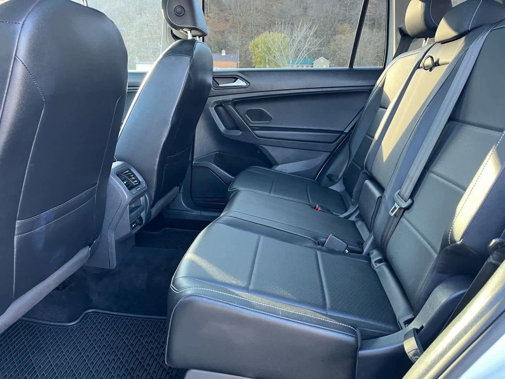 Used 2021 Volkswagen Tiguan SEL AWD/4WD image 34