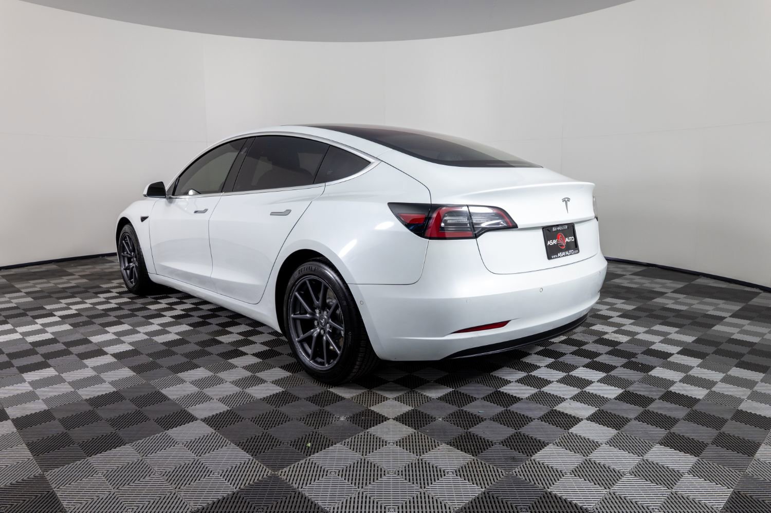 Used 2018 Tesla Model 3 Long Range image 4