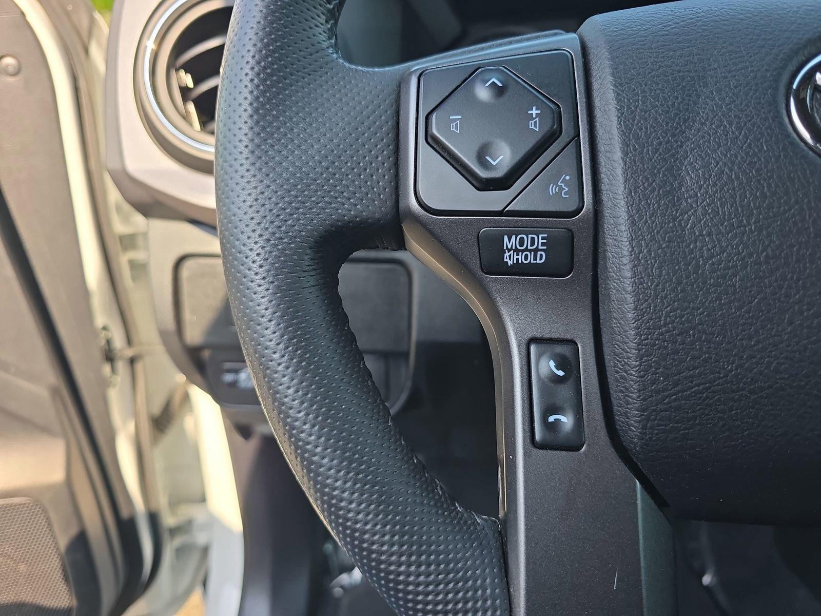 Used 2021 Toyota Tacoma TRD Sport w/ Technology Package image 20