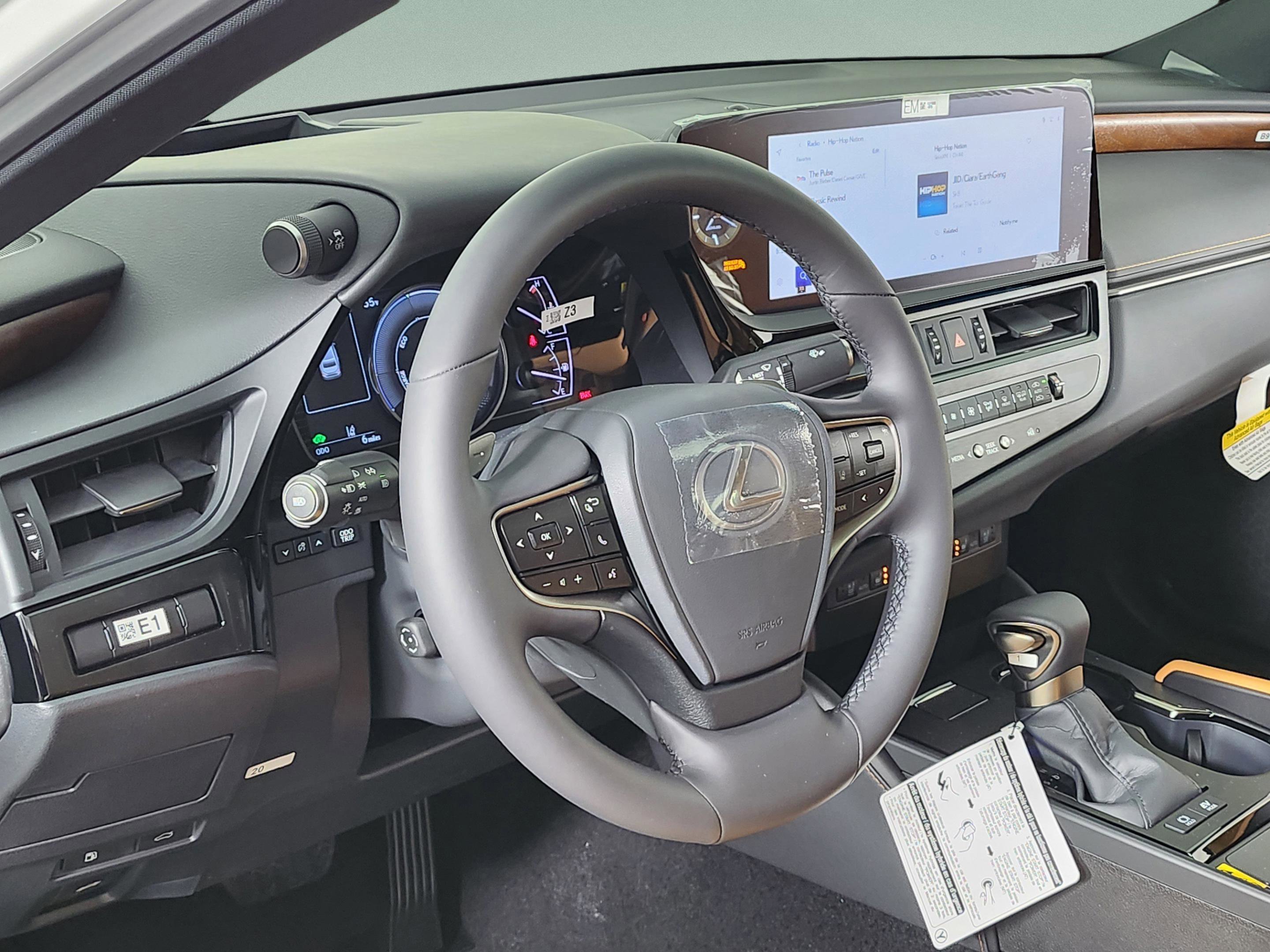 New 2025 Lexus ES 300h w/ Premium Package image 15