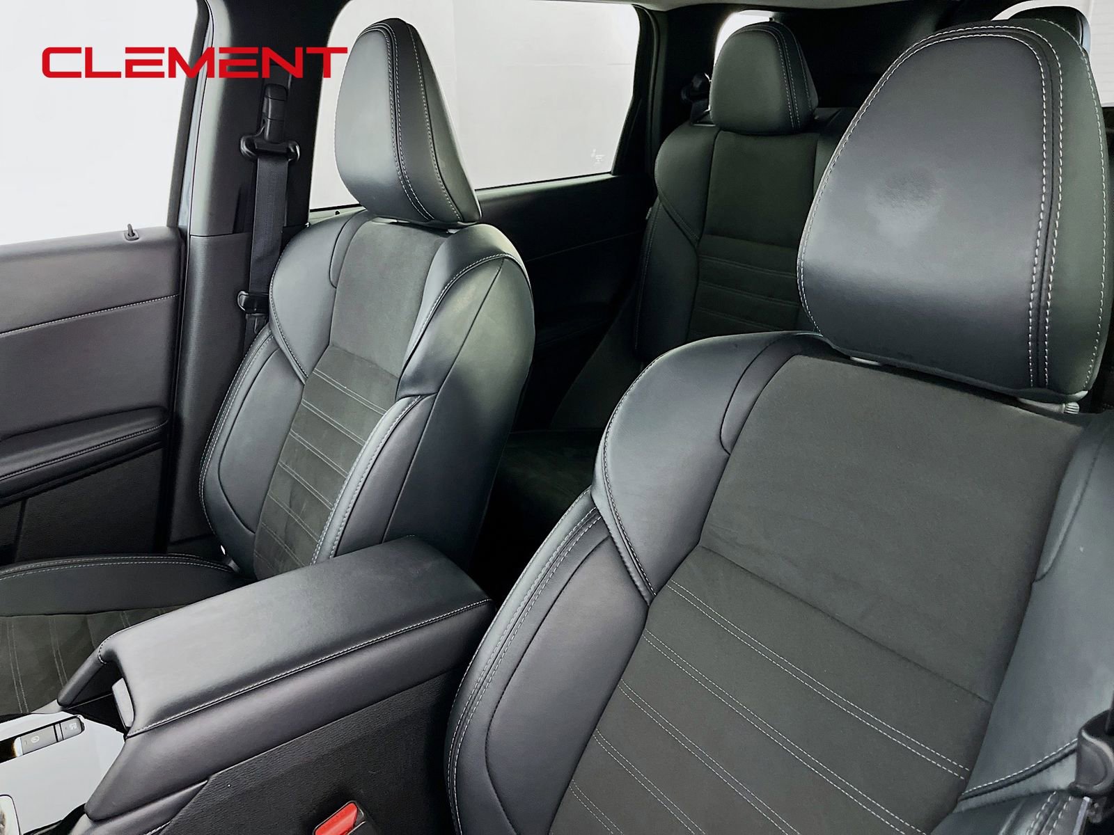 Used 2025 Mitsubishi Outlander SE FWD image 28