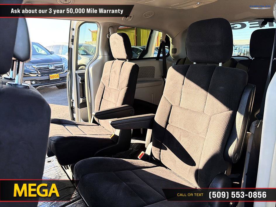 Used 2011 Chrysler Town & Country Touring FWD image 13
