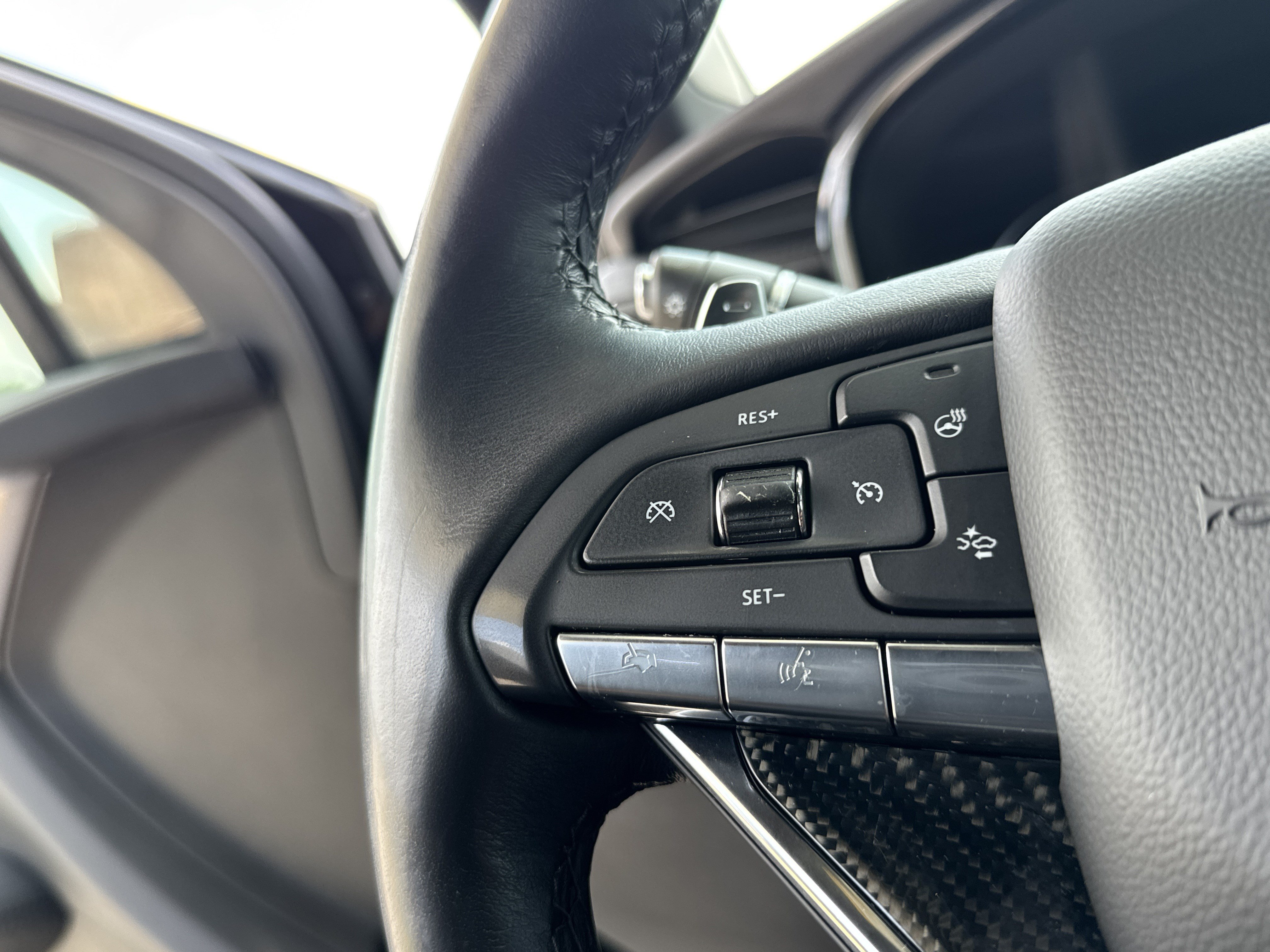 Used 2023 Cadillac XT6 Sport w/ Technology Package AWD/4WD image 18
