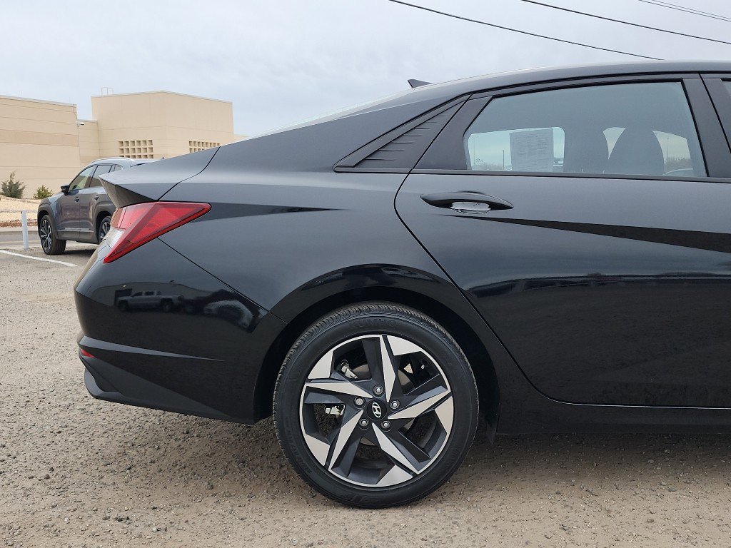 Used 2023 Hyundai Elantra SEL w/ Convenience Package image 5