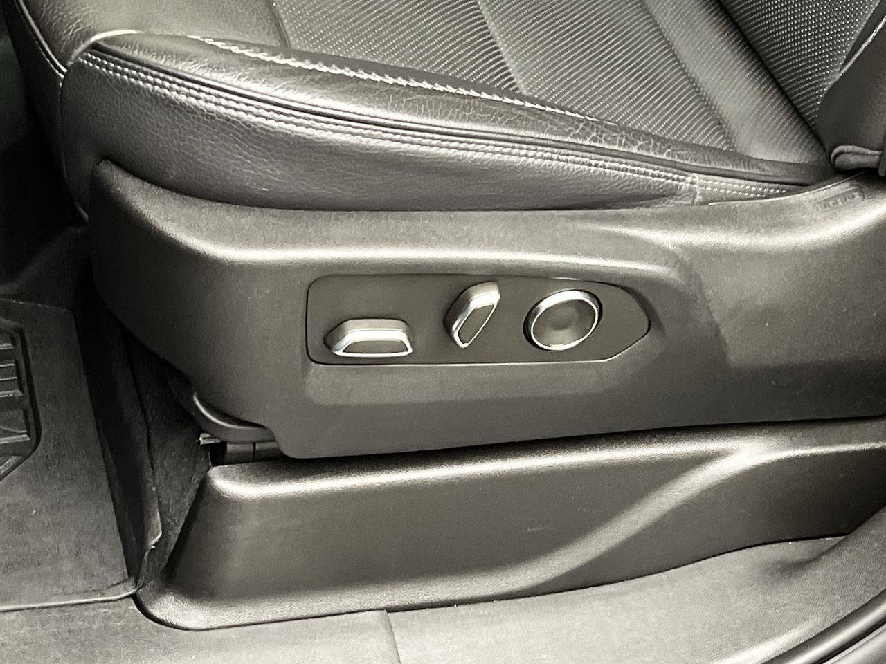 Certified 2023 GMC Yukon XL Denali AWD/4WD image 11