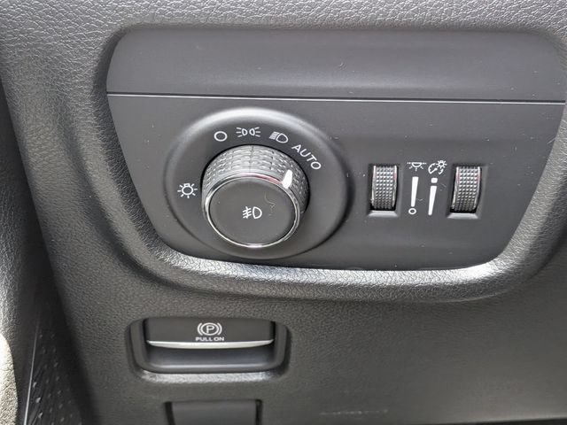 Used 2023 Jeep Grand Cherokee Limited AWD/4WD image 27