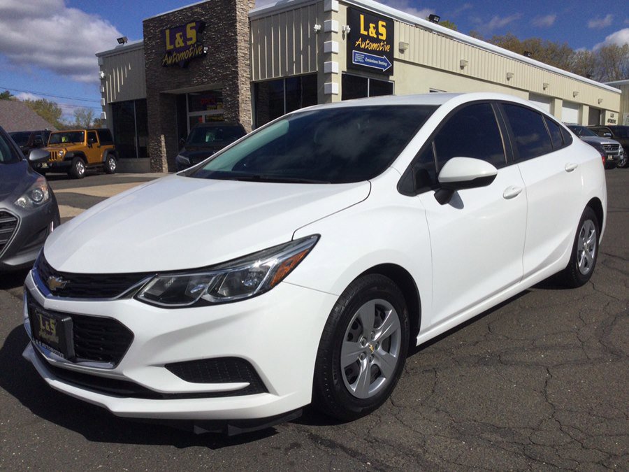Used 2017 Chevrolet Cruze LS FWD image 1