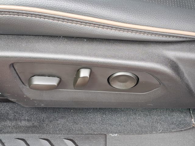 Used 2023 GMC Canyon Denali image 6