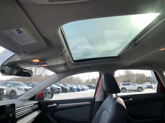 Used 2025 Volkswagen Jetta SE image 21